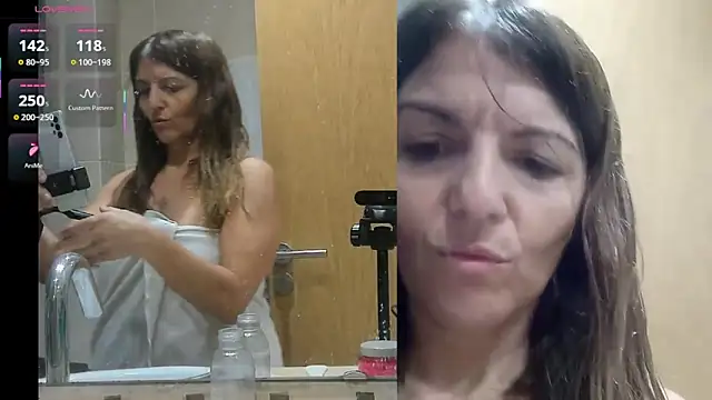 Snapshot of Carolain3_9 chatting on 11.21.25 Carolain3 9 online show from 11.21.25