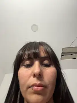 Snapshot of valeska69col chatting on 12.16.25 valeska69col online show from 12.16.25