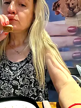 1Sweetnina online show from 12.18.25