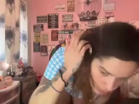 Snapshot of latinacubana chatting on 01.01.25 latinacubana online show from 01.01.25