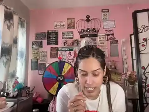 Snapshot of latinacubana chatting on 01.22.25 latinacubana online show from 01.22.25