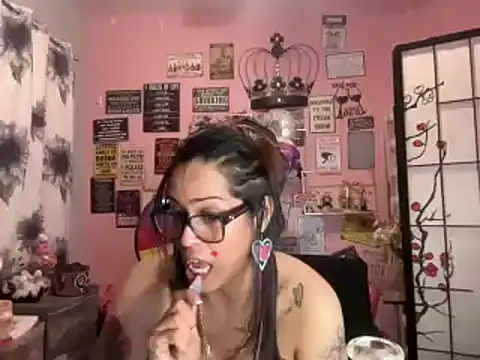 Snapshot of latinacubana chatting on 01.29.25 latinacubana online show from 01.29.25