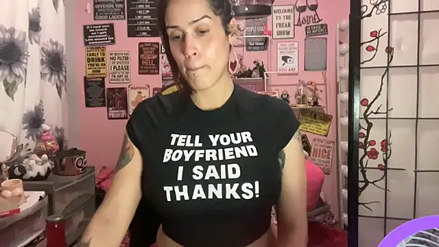 Snapshot of latinacubana chatting on 02.08.25 latinacubana online show from 02.08.25