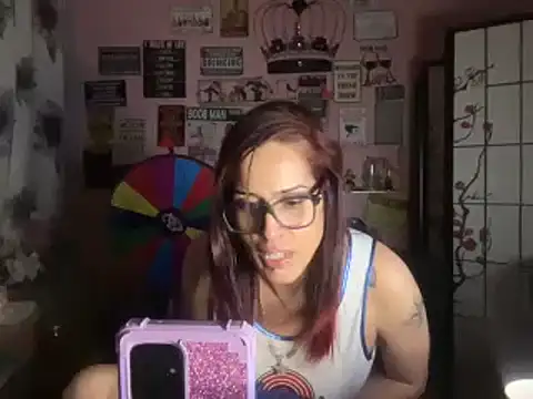 Snapshot of latinacubana chatting on 03.10.25 latinacubana online show from 03.10.25