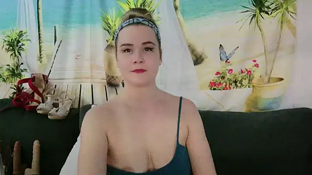 Snapshot of Kellylynn69 chatting on 12.04.24 Kellylynn69 online show from 12.04.24