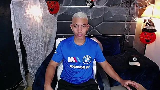 Snapshot of liam_howard chatting on 10.30.25 liam howard online show from 10.30.25