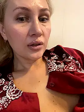 YourBlondee online show from 11.05.25