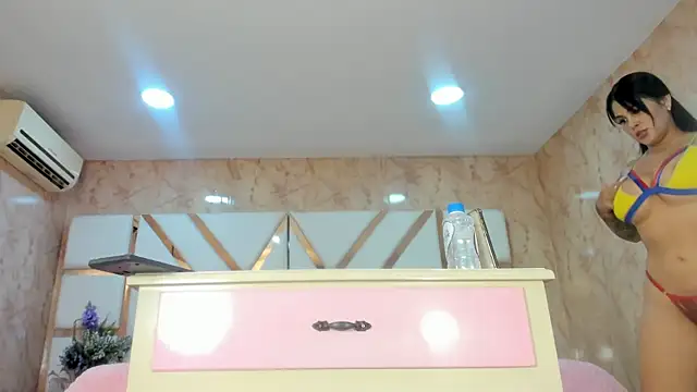 Snapshot of WowAna chatting on 01.24.25 WowAna online show from 01.24.25