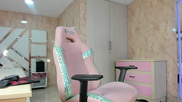 Snapshot of WowAna chatting on 03.12.25 WowAna online show from 03.12.25