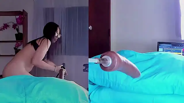 Snapshot of Angeli_Wu_ chatting on 12.04.24 Angeli Wu online show from 12.04.24