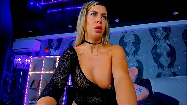 Snapshot of anneswhite chatting on 02.25.26 anneswhite online show from 02.25.26