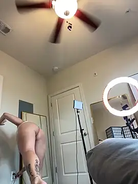 Snapshot of bellafreakyfun chatting on 09.24.25 bellafreakyfun online show from 09.24.25