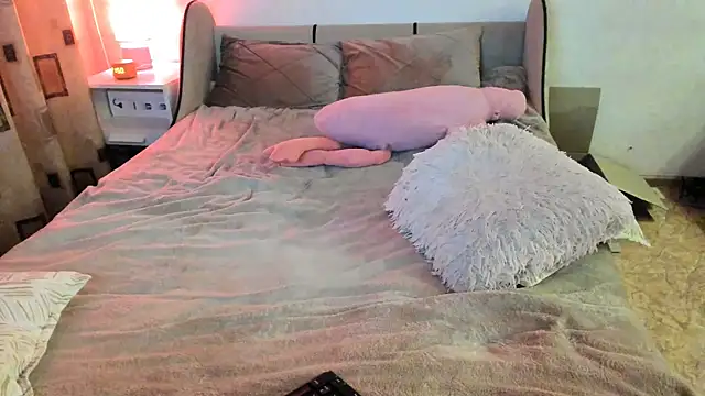 Vivian Davis online show from 01.04.25