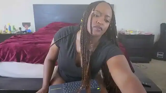 Snapshot of nyna_stax chatting on 11.29.25 nyna stax online show from 11.29.25