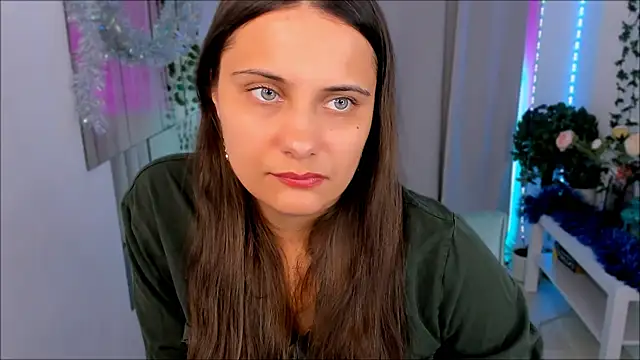 Snapshot of Orfeya chatting on 12.20.25 Orfeya online show from 12.20.25