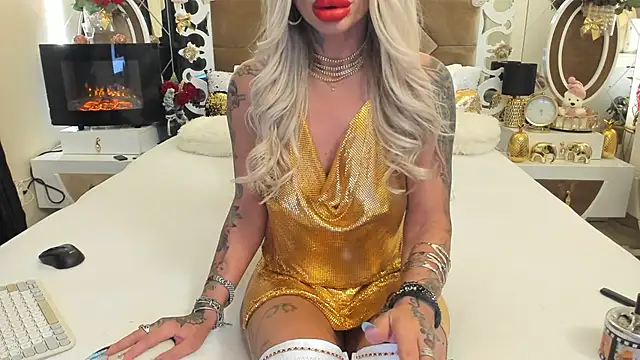 Snapshot of hotgirlsmoking_69xxx chatting on 02.14.25 hotgirlsmoking 69xxx online show from 02.14.25