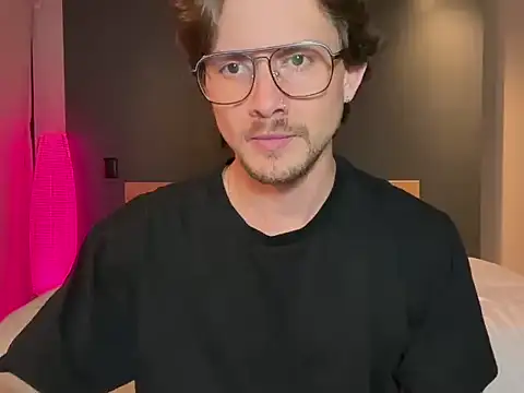 Snapshot of mcklister_kinky_feets chatting on 02.14.26 mcklister kinky feets online show from 02.14.26