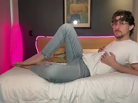 Snapshot of mcklister_kinky_feets chatting on 02.16.26 mcklister kinky feets online show from 02.16.26