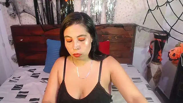 Snapshot of NikkieMilky chatting on 10.23.25 NikkieMilky online show from 10.23.25