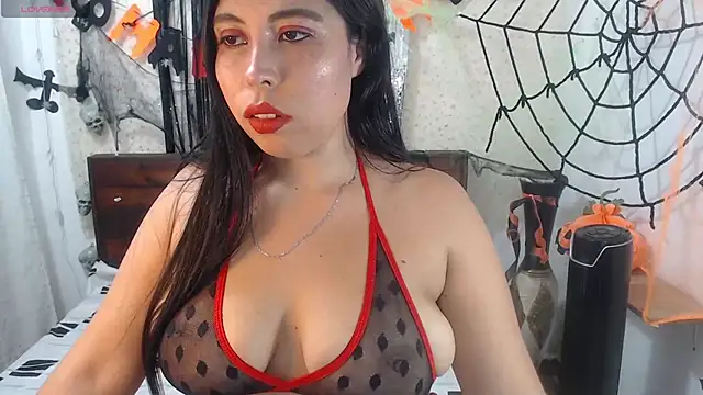 Snapshot of NikkieMilky chatting on 10.25.25 NikkieMilky online show from 10.25.25