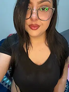 Snapshot of MileyGia chatting on 02.03.26 MileyGia online show from 02.03.26