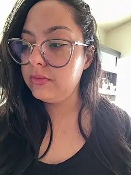 Snapshot of MileyGia chatting on 02.03.26 MileyGia online show from 02.03.26