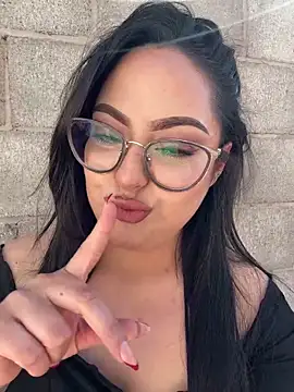 Snapshot of MileyGia chatting on 02.06.26 MileyGia online show from 02.06.26