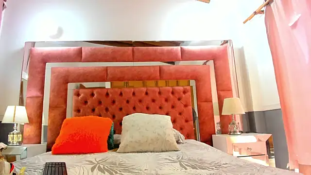 Snapshot of briana_wonder69xxx chatting on 12.28.24 briana wonder69xxx online show from 12.28.24