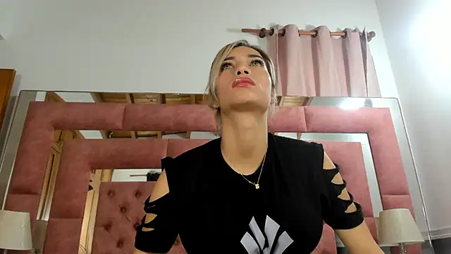 Snapshot of briana_wonder69xxx chatting on 10.18.25 briana wonder69xxx online show from 10.18.25