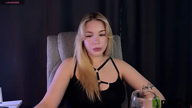 Snapshot of ariashaa chatting on 06.16.26 ariashaa online show from 06.16.26