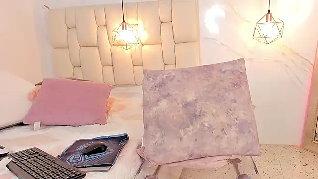 IsiisLovei online show from 01.14.25