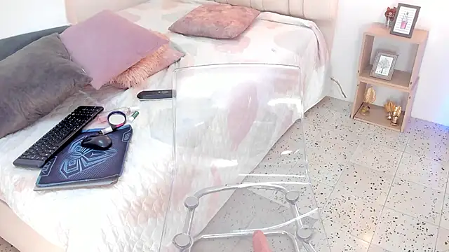 IsiisLovei online show from 03.21.25