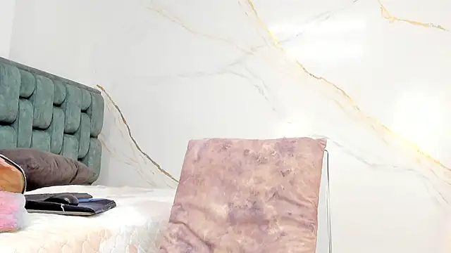 IsiisLovei online show from 09.11.25