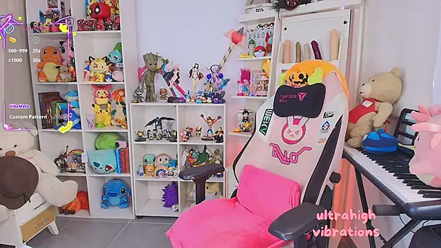 meda kawaii  online show from 10.31.25