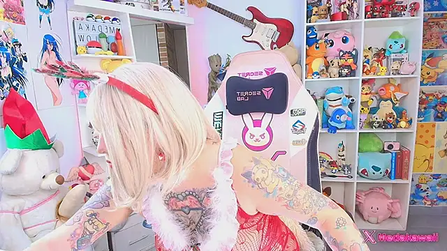 meda kawaii  online show from 12.21.25