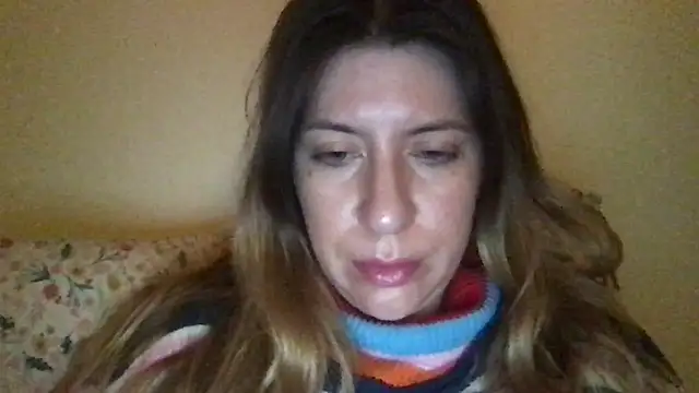 Snapshot of HYPHYtype chatting on 01.01.25 HYPHYtype online show from 01.01.25