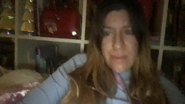 Snapshot of HYPHYtype chatting on 01.04.25 HYPHYtype online show from 01.04.25