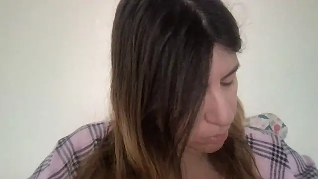 Snapshot of HYPHYtype chatting on 01.04.25 HYPHYtype online show from 01.04.25