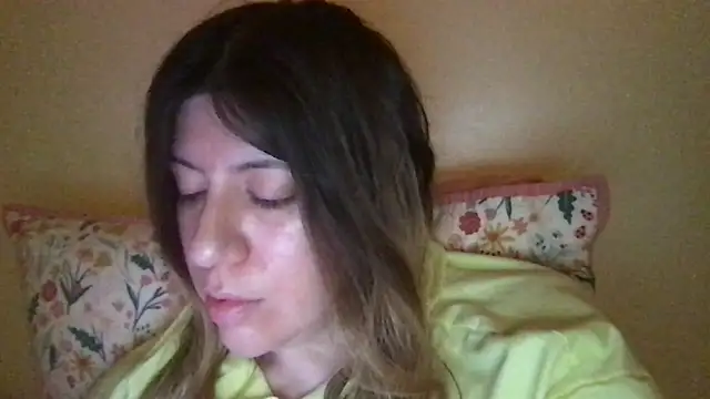 Snapshot of HYPHYtype chatting on 01.08.25 HYPHYtype online show from 01.08.25