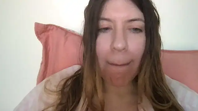 Snapshot of HYPHYtype chatting on 01.08.25 HYPHYtype online show from 01.08.25