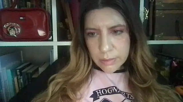 Snapshot of HYPHYtype chatting on 01.09.25 HYPHYtype online show from 01.09.25