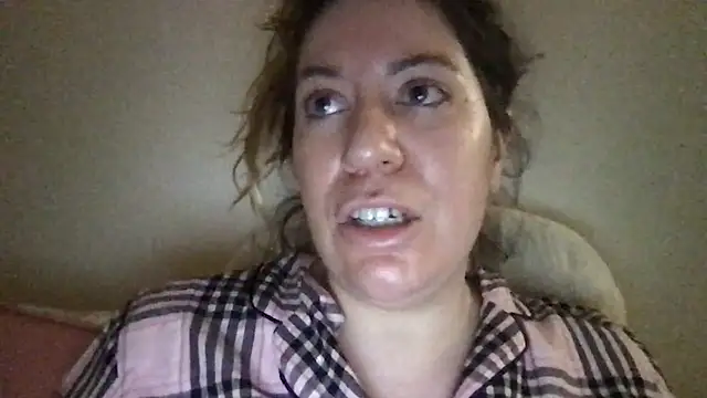 Snapshot of HYPHYtype chatting on 03.11.25 HYPHYtype online show from 03.11.25