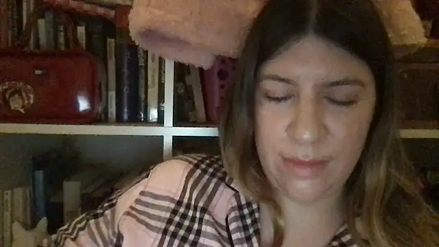 Snapshot of HYPHYtype chatting on 03.12.25 HYPHYtype online show from 03.12.25