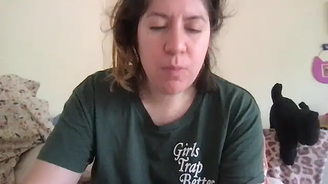 Snapshot of HYPHYtype chatting on 09.14.25 HYPHYtype online show from 09.14.25