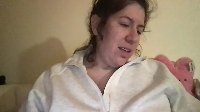 Snapshot of HYPHYtype chatting on 10.04.25 HYPHYtype online show from 10.04.25