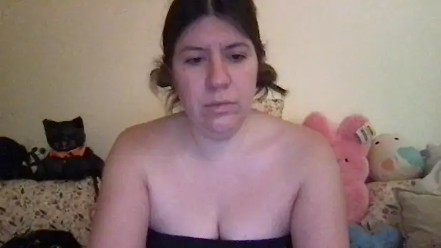 Snapshot of HYPHYtype chatting on 10.31.25 HYPHYtype online show from 10.31.25