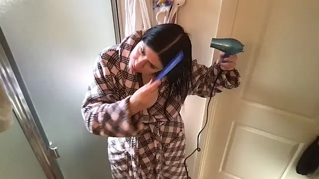 Snapshot of HYPHYtype chatting on 11.02.25 HYPHYtype online show from 11.02.25