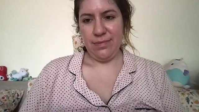 Snapshot of HYPHYtype chatting on 11.06.25 HYPHYtype online show from 11.06.25