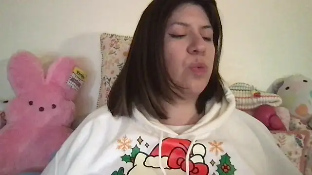 Snapshot of HYPHYtype chatting on 11.18.25 HYPHYtype online show from 11.18.25