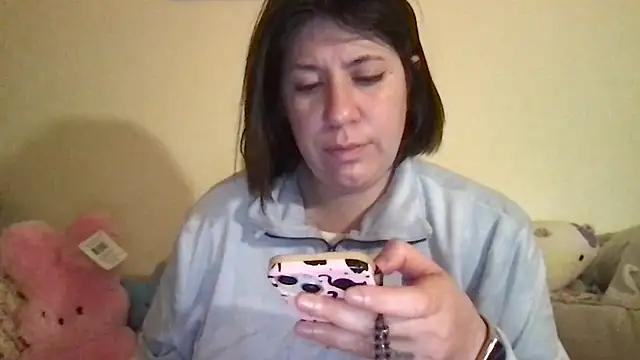 Snapshot of HYPHYtype chatting on 11.29.25 HYPHYtype online show from 11.29.25